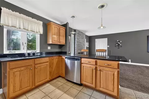 Kitchen - 262 W Skyline Dr, Ballwin, MO 63011 photo 2 of 5