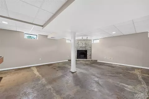 Living - 262 W Skyline Dr, Ballwin, MO 63011 photo 7 of 8
