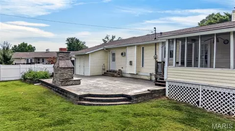 Exterior - 262 W Skyline Dr, Ballwin, MO 63011 photo 7 of 18