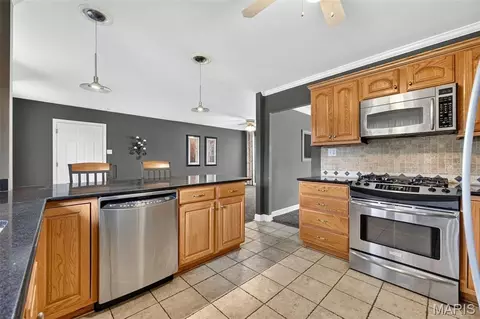Kitchen - 262 W Skyline Dr, Ballwin, MO 63011 photo 3 of 5