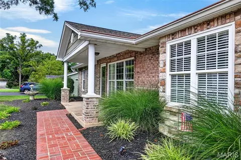 Exterior - 262 W Skyline Dr, Ballwin, MO 63011 photo 5 of 18