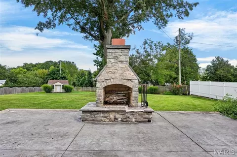 Exterior - 262 W Skyline Dr, Ballwin, MO 63011 photo 3 of 18