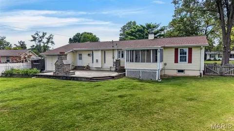 Exterior - 262 W Skyline Dr, Ballwin, MO 63011 photo 6 of 18