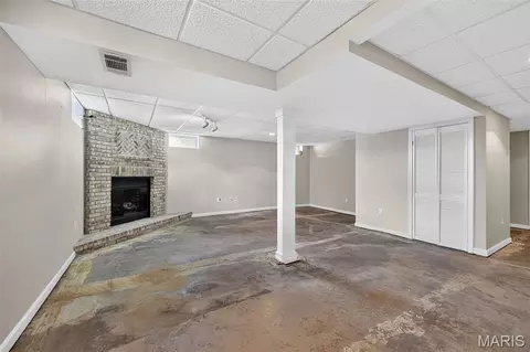 Living - 262 W Skyline Dr, Ballwin, MO 63011 photo 8 of 8