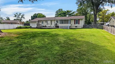Exterior - 262 W Skyline Dr, Ballwin, MO 63011 photo 10 of 18