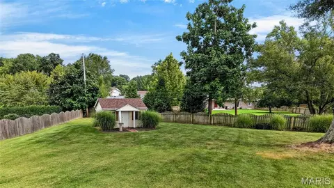 Exterior - 262 W Skyline Dr, Ballwin, MO 63011 photo 8 of 18