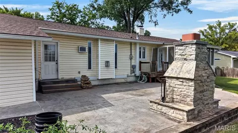 Exterior - 262 W Skyline Dr, Ballwin, MO 63011 photo 16 of 18
