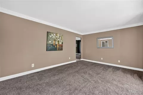 Living - 262 W Skyline Dr, Ballwin, MO 63011 photo 1 of 8