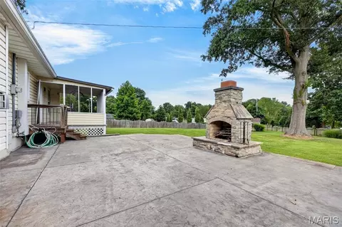 Exterior - 262 W Skyline Dr, Ballwin, MO 63011 photo 2 of 18