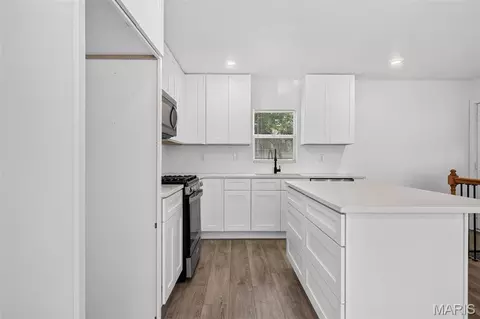Kitchen - 117 Saint Joseph Ave, O'fallon, MO 63366 photo 5 of 6
