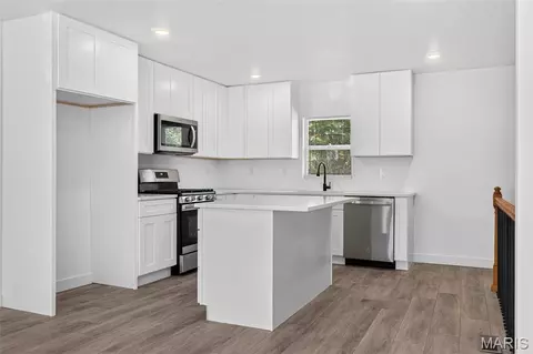 Kitchen - 117 Saint Joseph Ave, O'fallon, MO 63366 photo 4 of 6