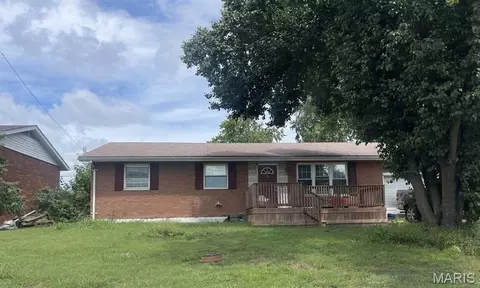 15 Fontainebleau Dr, Granite City, IL 62040