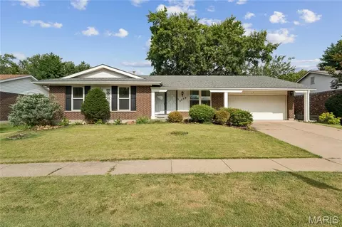 3759 Hirondelle Ln, Florissant, MO 63034