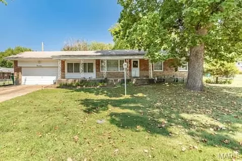 19 Forest Home Ct, Saint Louis, MO 63137