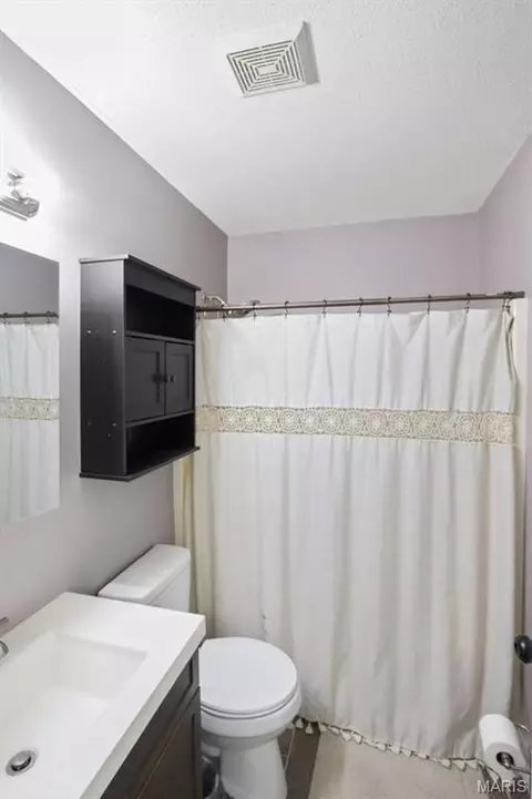 Bath - 641 Falcon Dr, Sullivan, MO 63080 photo 1 of 2