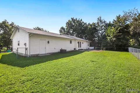 Exterior - 641 Falcon Dr, Sullivan, MO 63080 photo 4 of 7