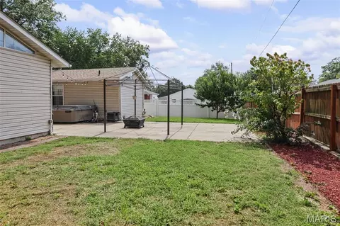 Exterior - 607 S Augusta St, O'fallon, IL 62269 photo 5 of 11