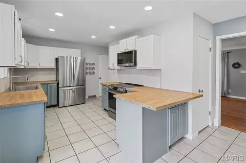Kitchen - 607 S Augusta St, O'fallon, IL 62269 photo 1 of 3