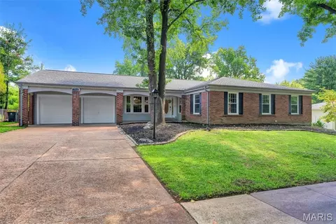 1944 Pepperrell Dr, Saint Louis, MO 63146