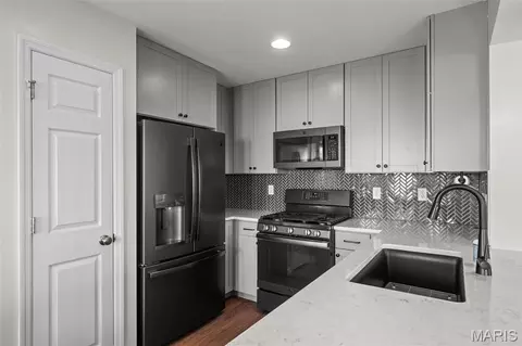 Kitchen - 2203 Windswept Farms Dr, Eureka, MO 63025 photo 4 of 4