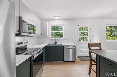 Kitchen - 809 Ron Dr, Fenton, MO 63026 photo 4 of 5