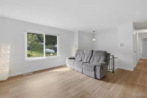 Living - 809 Ron Dr, Fenton, MO 63026 photo 2 of 4
