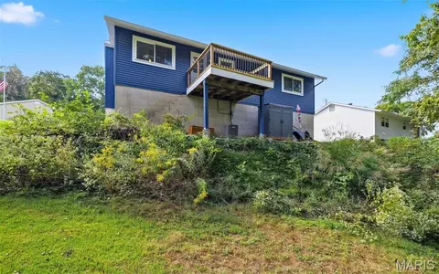 Exterior - 809 Ron Dr, Fenton, MO 63026 photo 3 of 6