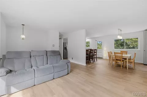 Living - 809 Ron Dr, Fenton, MO 63026 photo 3 of 4