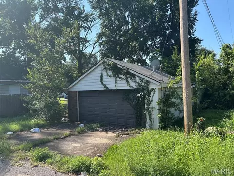 11823 Larimore Rd, Saint Louis, MO 63138