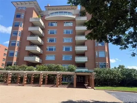 800 S Hanley Rd #2B, Clayton, MO 63105