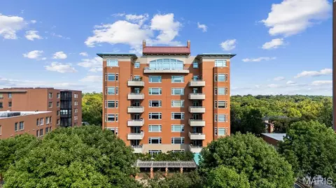 800 S Hanley Rd #2B, Clayton, MO 63105