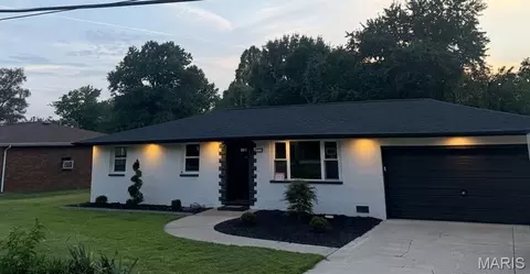 1374 Saint Thomas Rd, Granite City, IL 62040