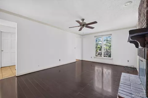 Living - 689 Henry Ave, Ballwin, MO 63011 photo 1 of 3