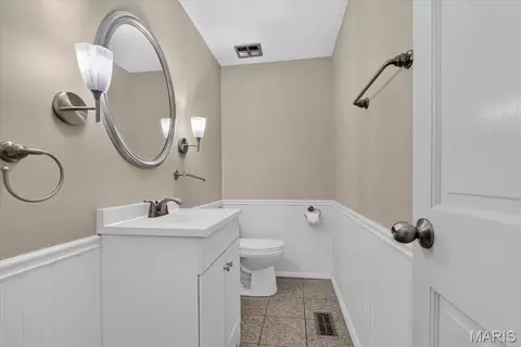 Bath - 689 Henry Ave, Ballwin, MO 63011 photo 1 of 3