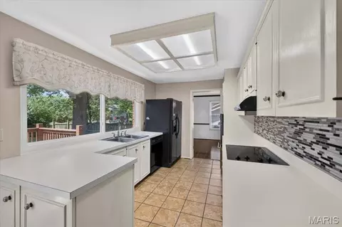 Kitchen - 689 Henry Ave, Ballwin, MO 63011 photo 2 of 2