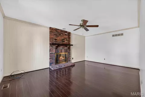 Living - 689 Henry Ave, Ballwin, MO 63011 photo 2 of 3