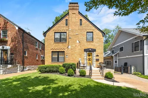 7307 Northmoor Dr, Saint Louis, MO 63105