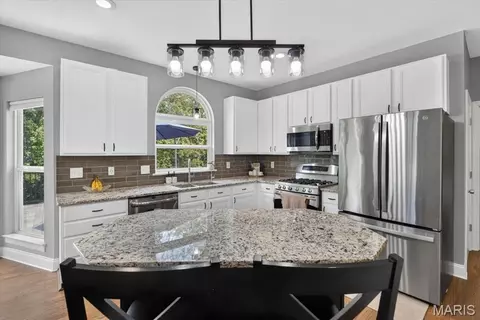 Kitchen - 1028 Stone Spring Ct, Eureka, MO 63025 photo 2 of 4