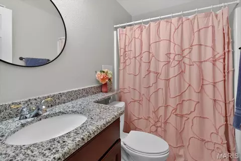 Bath - 1028 Stone Spring Ct, Eureka, MO 63025 photo 8 of 8