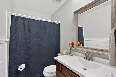 Bath - 1028 Stone Spring Ct, Eureka, MO 63025 photo 3 of 8