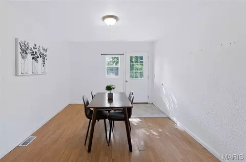 Dining - 515 Mobile St, Brighton, IL 62012 photo 1 of 2