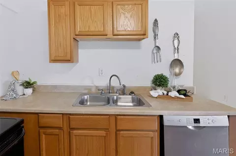 Kitchen - 515 Mobile St, Brighton, IL 62012 photo 3 of 4