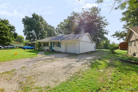 Exterior - 515 Mobile St, Brighton, IL 62012 photo 1 of 6