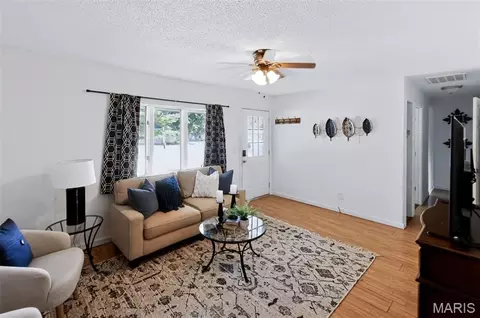 Living - 515 Mobile St, Brighton, IL 62012 photo 1 of 3