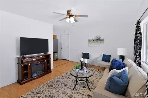 Living - 515 Mobile St, Brighton, IL 62012 photo 2 of 3