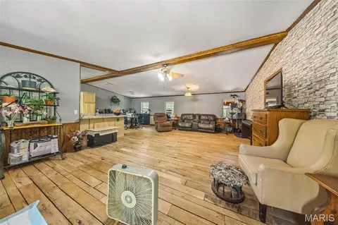 12502 Bell Rd, Roby, MO 65557 photo 4