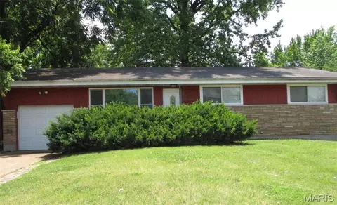 2318 Gardner Dr, Saint Louis, MO 63136