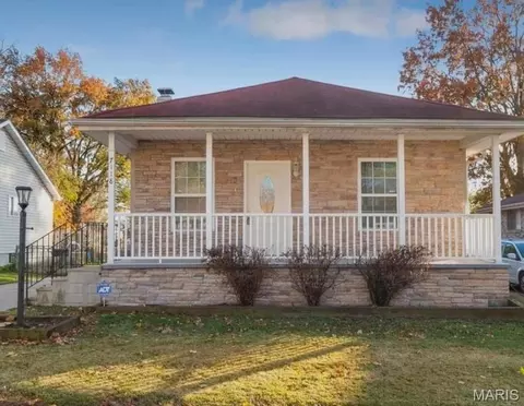 7118 Lindenwood Pl, Saint Louis, MO 63109