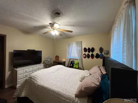 Bedroom - 700 N Two Mile Rd, Dexter, MO 63841 photo 3 of 6