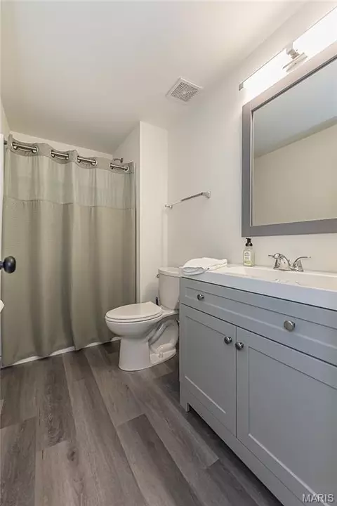 Bath - 922 Boulder Crest Ct, Eureka, MO 63025 photo 4 of 4